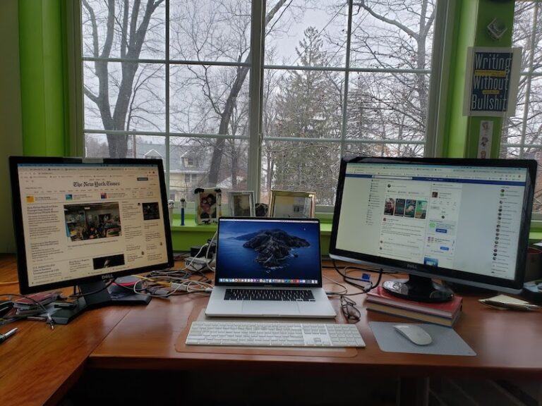 A tip for writers: how I maximize productivity with 3 monitors